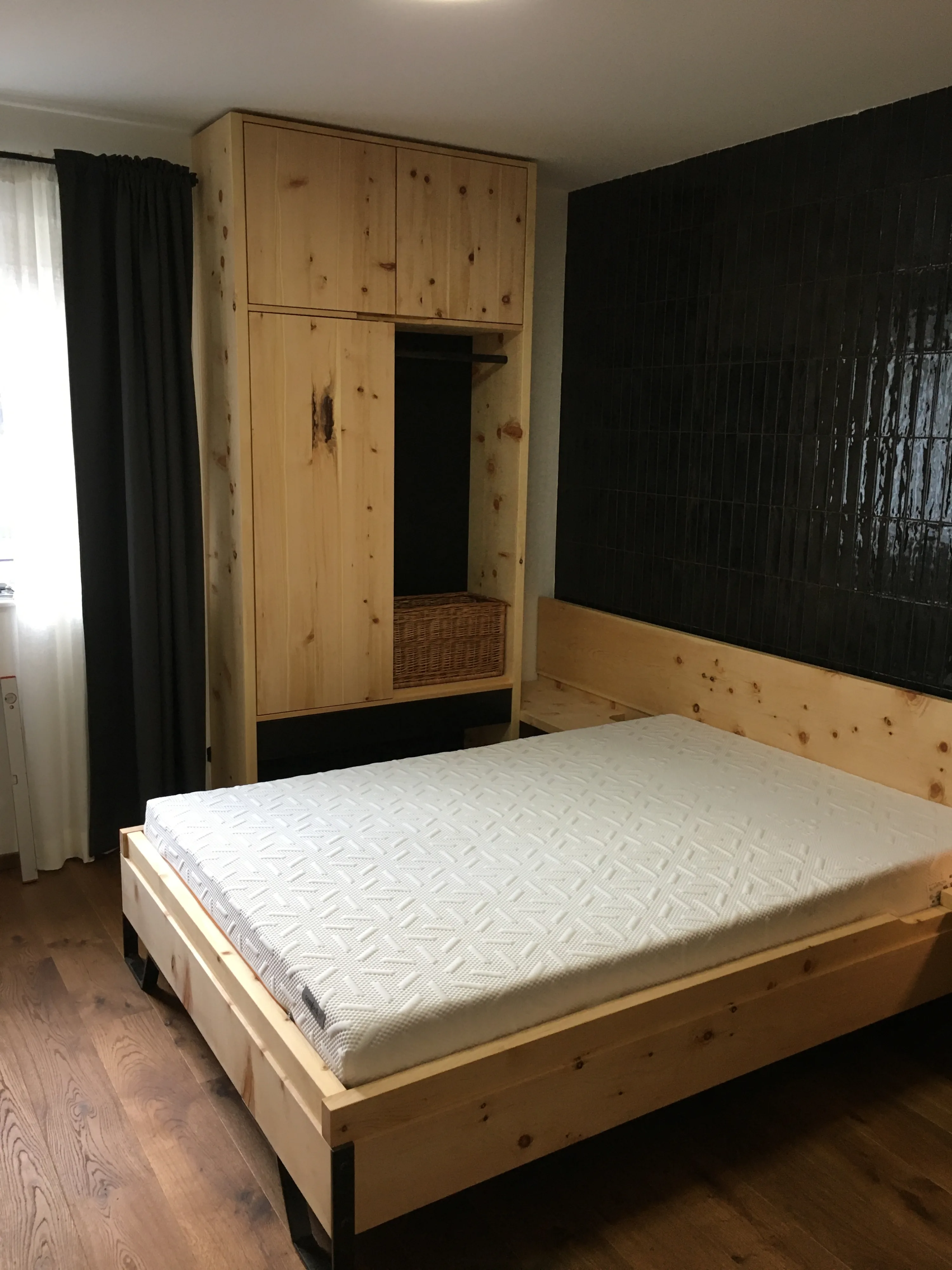 Schlafzimmer Zirbe - Tischlerei Haselmaier
